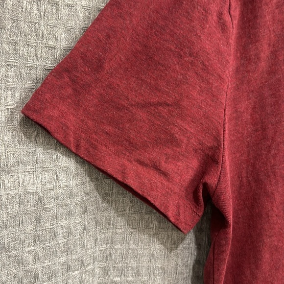 Old Navy Large (L) Men’s Casual Shirt with Collar Buttons - Burgundy - Picture 4 of 5